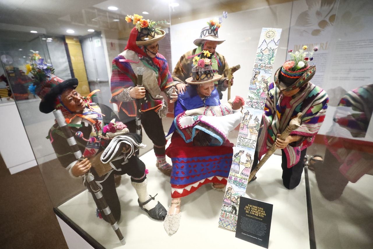 Ruraq maki: Ganador de Concurso Nacional de Nacimientos presenta lo mejor de su arte tallado en piedra