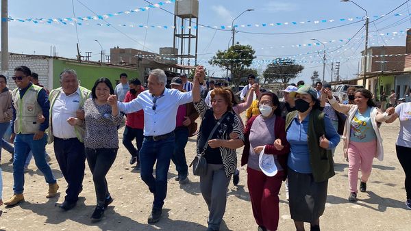 Ricardo Zender hizo entrega de 300 títulos Centro Poblado Arguay