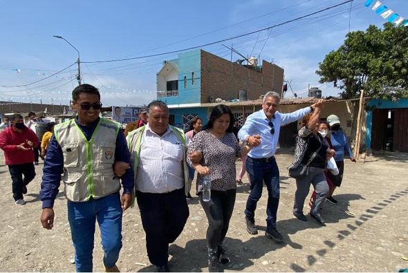 Ricardo Zender hizo entrega de 300 títulos Centro Poblado Arguay