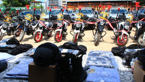 ENTREGA DE EQUIPOS A LA POLICIA