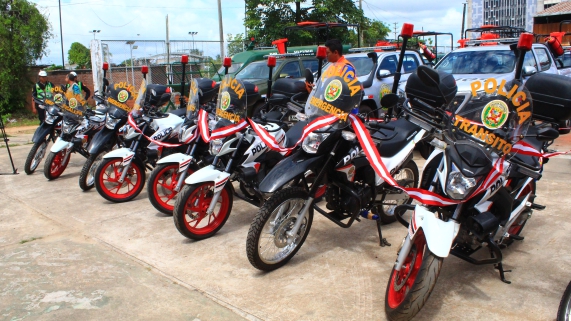 ENTREGA DE EQUIPOS A LA POLICIA