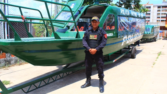 ENTREGA DE EQUIPOS A LA POLICIA