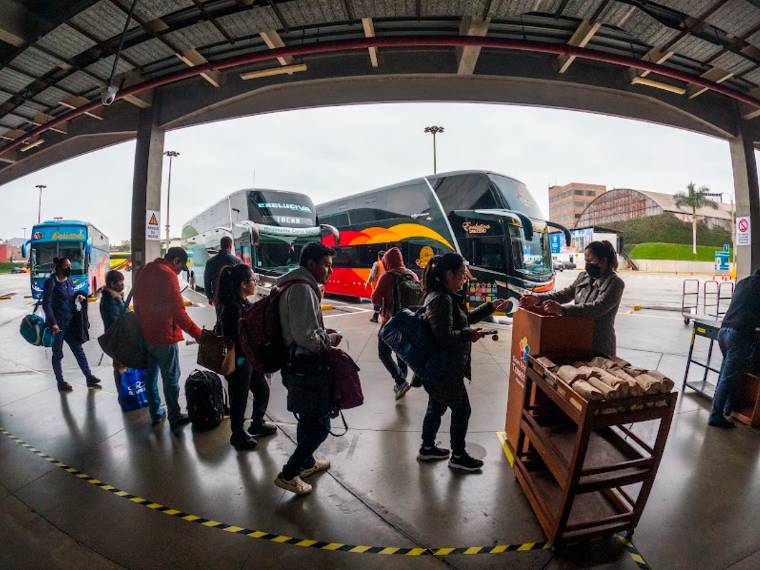 ¿Tiene algún costo adicional transferir o endosar pasajes a terceros?