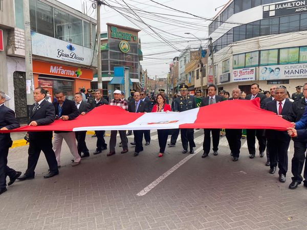 Ceremonia protocolar de Izamiento de Banderas