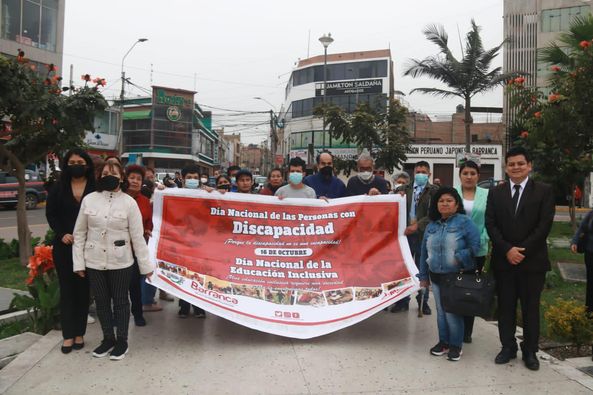 Ceremonia protocolar de Izamiento de Banderas