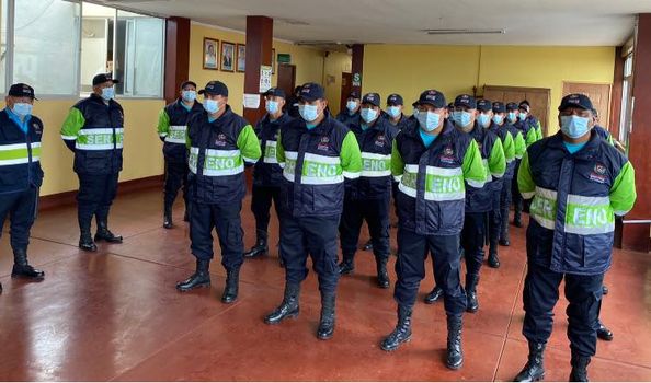Alcalde entrega uniformes a personal de serenazgo