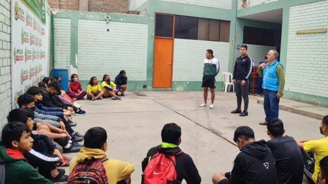 Regidor provincial brinda  charla sobre derechos y deberes de los niños y adolescentes