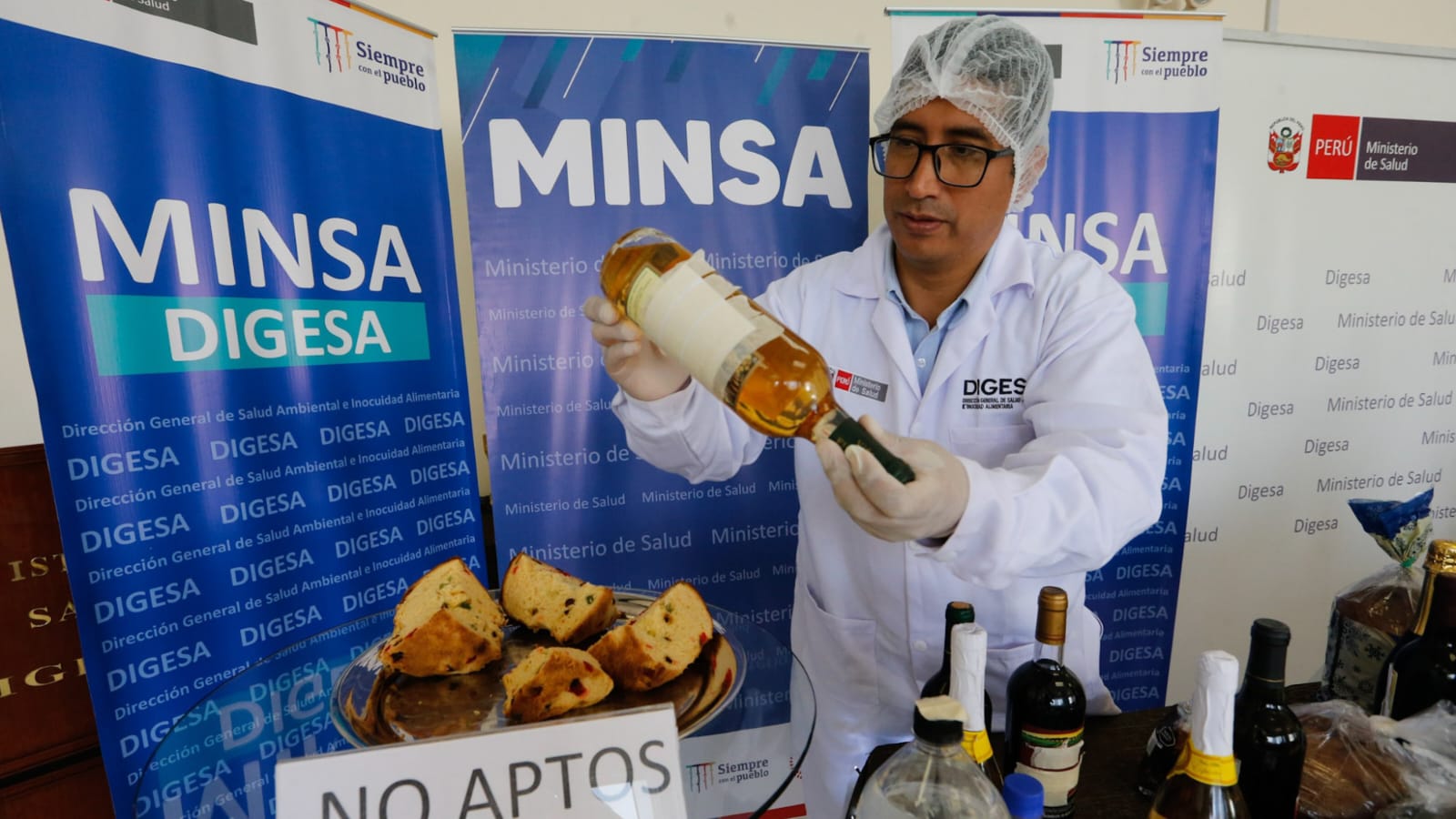 Minsa recomienda a la población adquirir productos seguros en las fiestas navideñas-