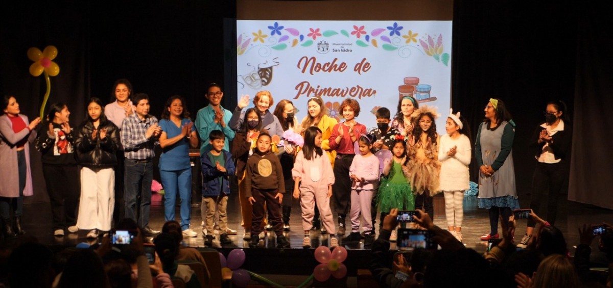 Gracias a los talleres culturales dictados por la Municipalidad de San Isidro, vecinos de todo el distrito aprendieron a desarrollar sus habilidades artísticas en diversos campos, tales como dibujo, pintura, teatro o manualidades y tuvieron la oportunidad de exponer sus trabajos en el Centro Cultural El Olivar, durante el evento "Noche de Primavera".