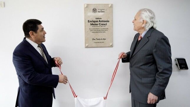 Municipio realizó la develación de placa que oficializa el nuevo nombre de su sede central ubicado en la calle Augusto Tamayo 180

