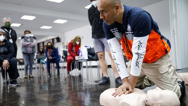 La Municipalidad de San Isidro realiza constantes acciones, como cursos y activaciones, para capacitar a sus vecinos en materia de gestión de riesgos de desastres. En esta oportunidad, el parque Roosevelt albergará la campaña "Únete a la prevención", el sábado 15 de octubre, de 9 a.m. a 1:30 p.m.

Contaremos con la presencia de bomberos de San Isidro, Bomberos de la brigada canina de búsqueda y rescate, la unidad de rescate de la MSI, la ONG Sociedad Internacional de Respuesta de Emergencias y Desastres (SIRED) y también contaremos con una actividad de cuentacuentos, a cargo de la Gerencia de Educación, Cultura y Turismo de la MSI.

Esta actividad se realiza en el marco del Día de la Gestión del Riesgo de Desastres, celebrado el 13 de octubre de cada año, con el objetivo de que la población en general adopte hábitos de prevención ante cualquier situación de emergencia y se encuentre preparada para afrontarlas de la mejor manera. ¡Los esperamos!