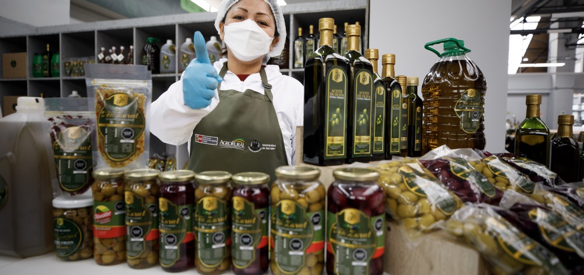El municipio de San Isidro inauguró e inició la ´marcha blanca´ del moderno Mercado Municipal del distrito, a través del cual se garantizará que los ciudadanos cuenten con productos alimenticios de calidad; además de, asegurar el abastecimiento de productos nacionales en los hogares.

De esta forma, desde hoy viernes 21 de octubre, se ofrecen productos como verduras, tubérculos, frutas, carnes, pescado y lácteos. Además, los ciudadanos podrán adquirir productos como huevo, alimentos orgánicos, así como víveres.
