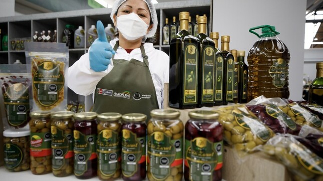 El municipio de San Isidro inauguró e inició la ´marcha blanca´ del moderno Mercado Municipal del distrito, a través del cual se garantizará que los ciudadanos cuenten con productos alimenticios de calidad; además de, asegurar el abastecimiento de productos nacionales en los hogares.

De esta forma, desde hoy viernes 21 de octubre, se ofrecen productos como verduras, tubérculos, frutas, carnes, pescado y lácteos. Además, los ciudadanos podrán adquirir productos como huevo, alimentos orgánicos, así como víveres.