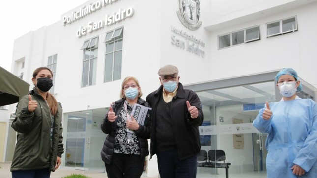 La Municipalidad de San Isidro inicia, a partir de hoy lunes 24 de octubre, el proceso de vacunación contra la COVID-19 desde su local del Policlínico Municipal del distrito, en el horario de 8:30 a. m. a 3:00 p. m.

Cabe precisar que, la atención de vacunas se llevará a cabo desde el local de salud, ubicado en calle Paul Harris 205, previa inscripción llamando al call center San Isidro Contigo a través del teléfono 5139000 (opción 1) durante las 24 horas del día.

También se aplicarán otras vacunas como la del virus de papiloma humano PVH (a niñas de 9 a 15 años), o las que son contra la Hepatitis B (de 16 a 59 años), el tétano (mujeres de 16 a 49 años y hombres de 15 a 60 años); así como son las que son preventivas contra la influenza y neumococo, las mismas que serán administradas a partir de los 60 años.