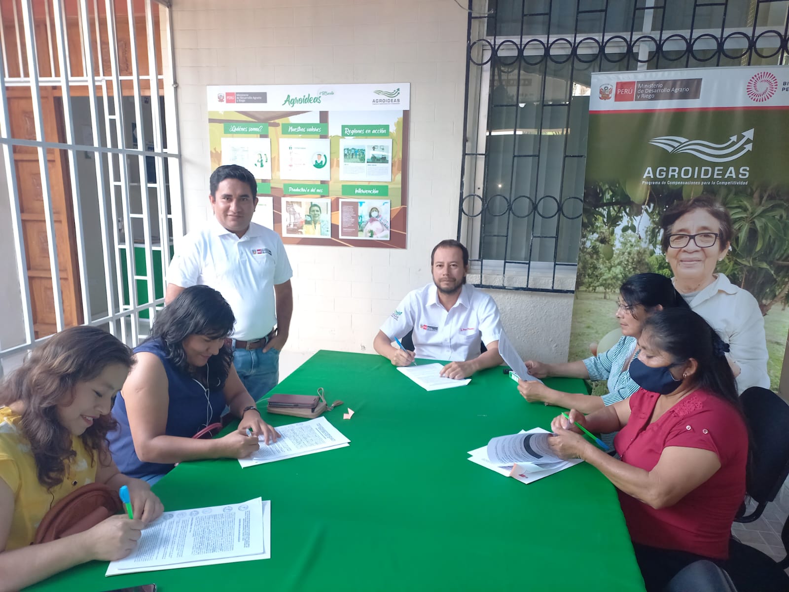 La Asociación de Bosquymiel Firma Convenio con Agroideas Piura – Perú