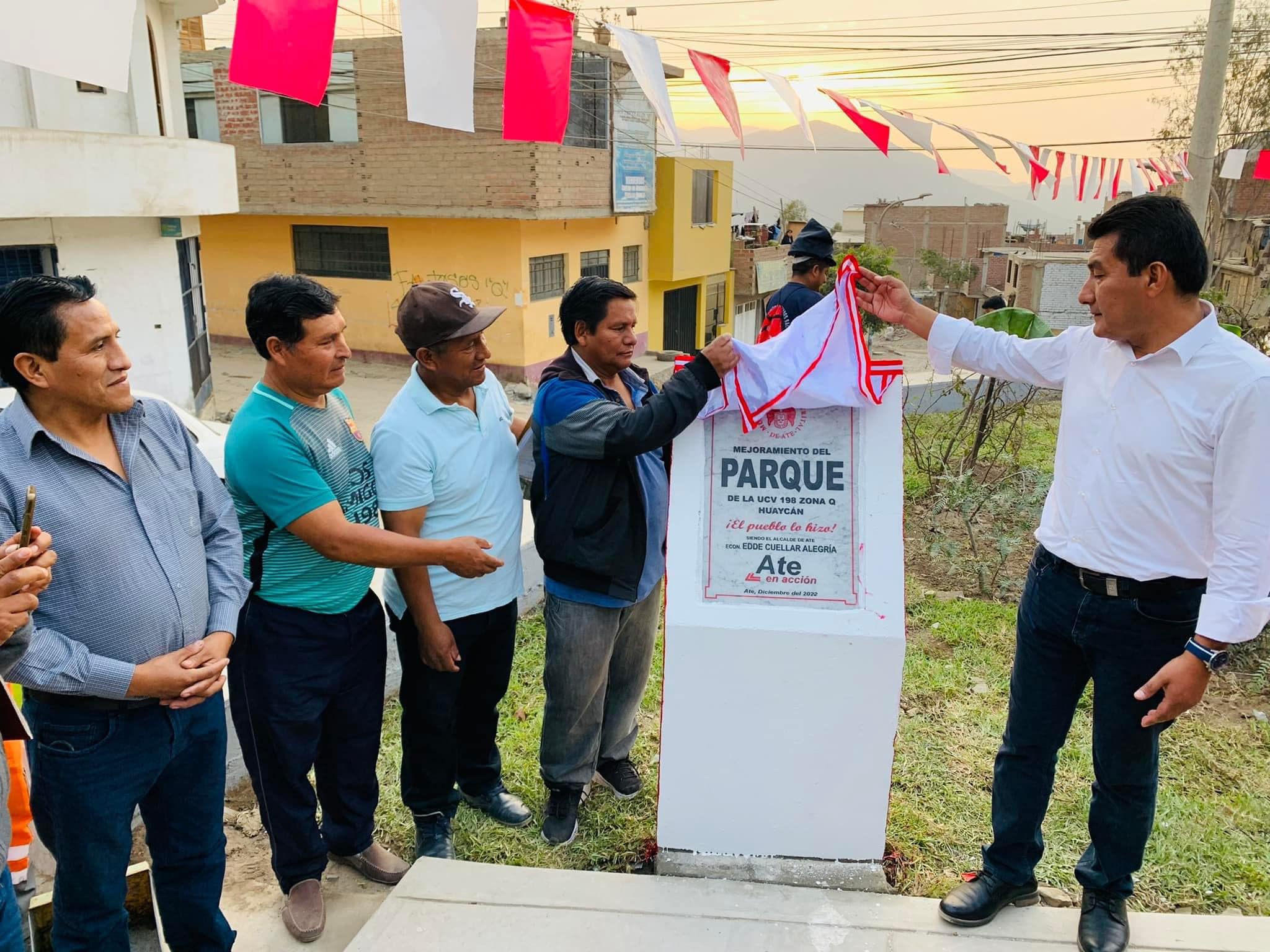 Alcalde de Ate entrega parques remodelados en la UCV 198 zona Q y en UCV 185 zona O de Huaycán.