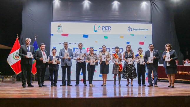 La consejera Julia Enríquez participó en la presentación del PER Moquegua al 2030 "La educación de Moquegua está en nuestras manos", organizada por la Dirección Regional de Educación. Enríquez afirmó que todos los actores de la sociedad tienen una responsabilidad de participar en la implementación del PER, de acuerdo con los roles que corresponden; y que tiene que ser interiorizado para ser ejecutado, y se convierta así en una política educativa específica.
 