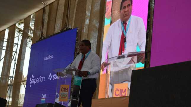 El alcalde de la provincia de Sullana Power Saldaña Sánchez aperturó el XIII Congreso Internacional de Microfinanzas que organiza la Caja Sullana 