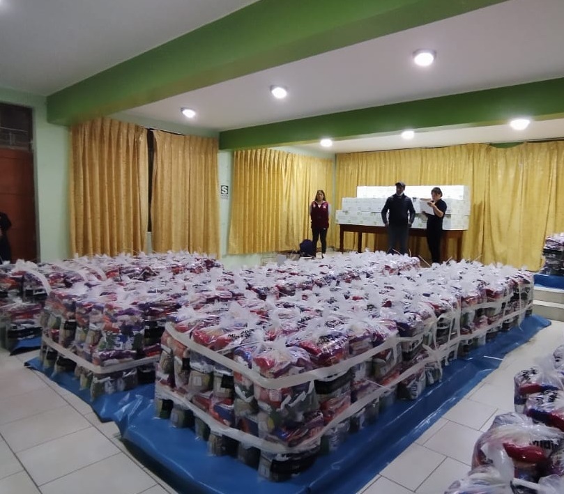 Entrega de alimentos a población vulnerable