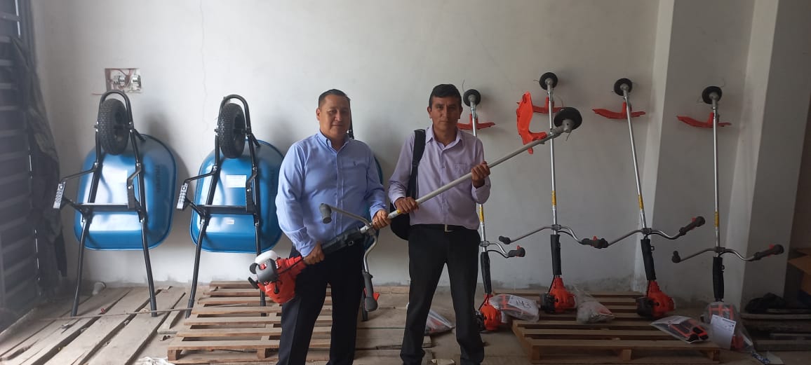 Entregan implementos a II.EE. de secundaria con formación técnica de la región