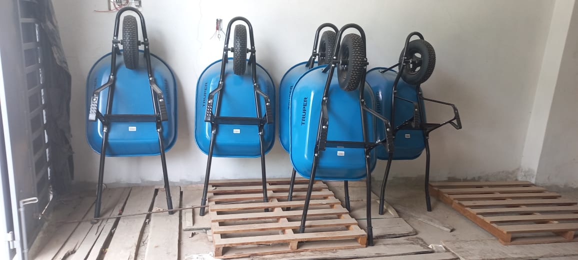 Entregan implementos a II.EE. de secundaria con formación técnica de la región