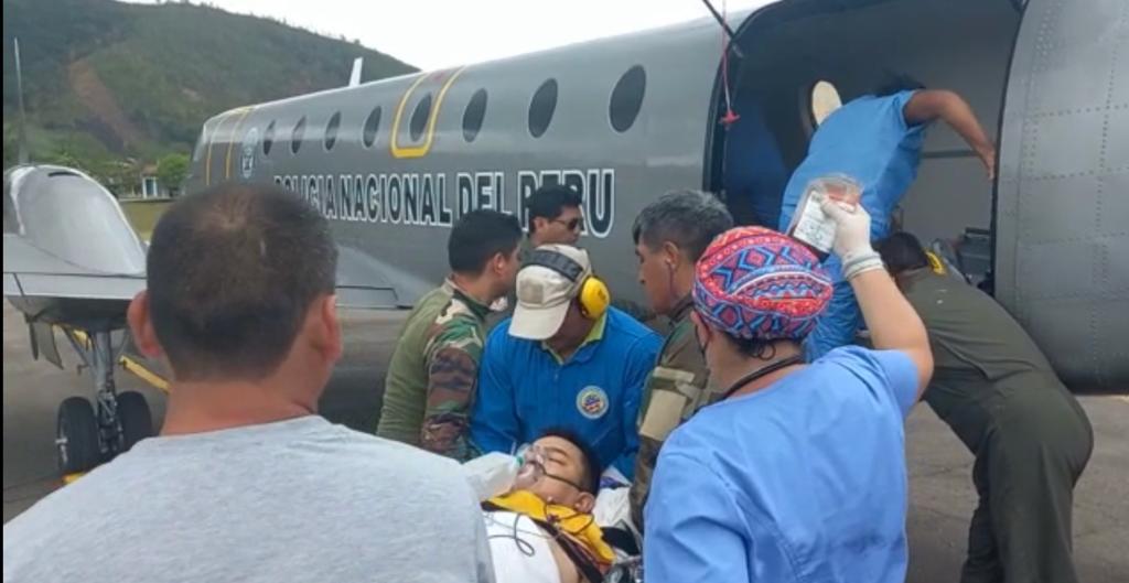 Policía es traído en avión al Hospital Nacional PNP