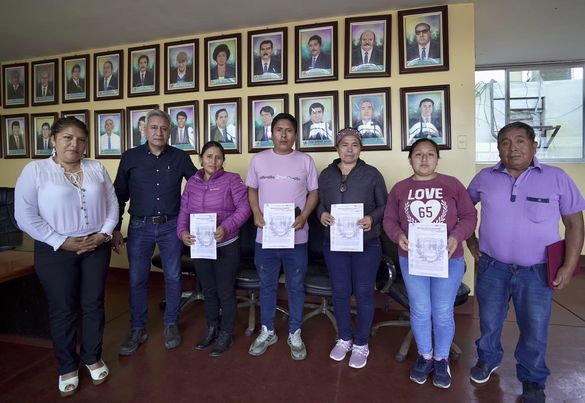 Entrega de credenciales a los alcaldes y regidores electos de los Centros Poblados