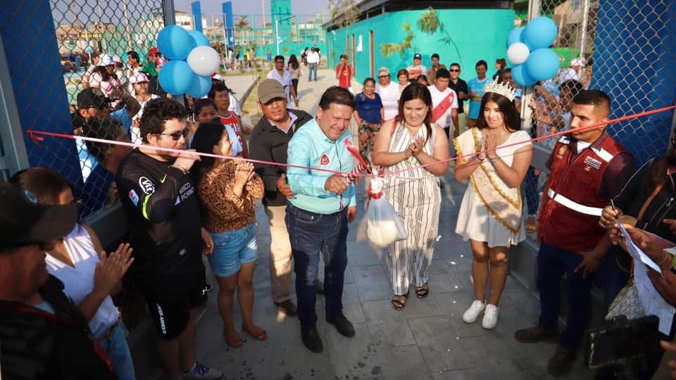 Alcalde Roberto Briceño inauguró construcción del polideportivo Las Palmeras - El Zanjón de Chimbote