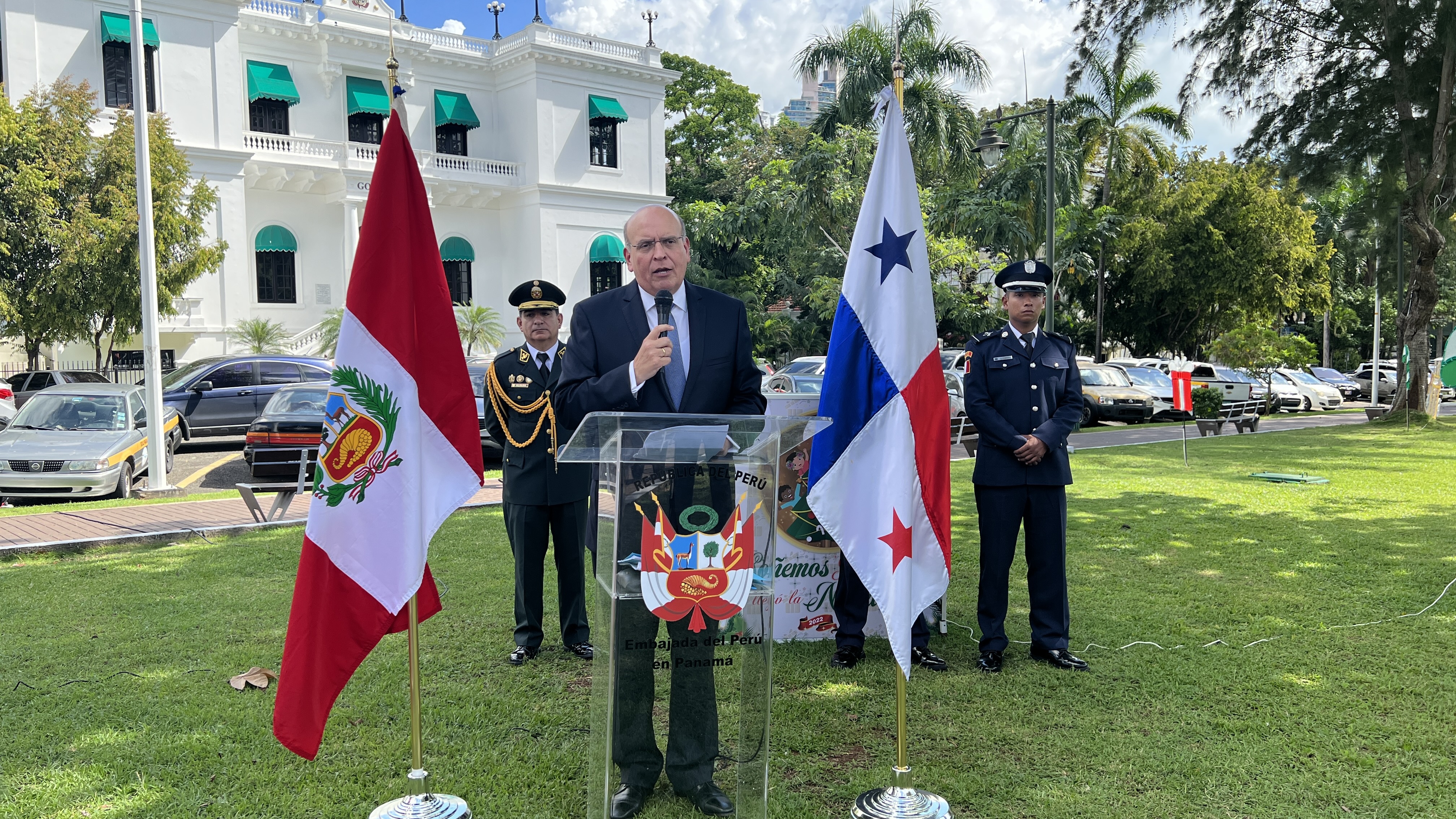 Embajador Mario López Chávarri