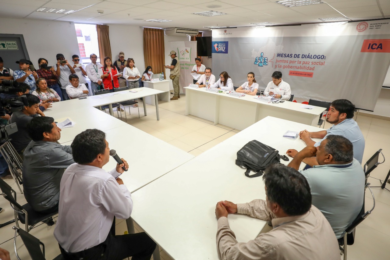 Autoridades participan en mesa de trabajo