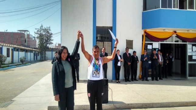 Trabajador atleta es reconocido por el Proyecto Especial Tacna