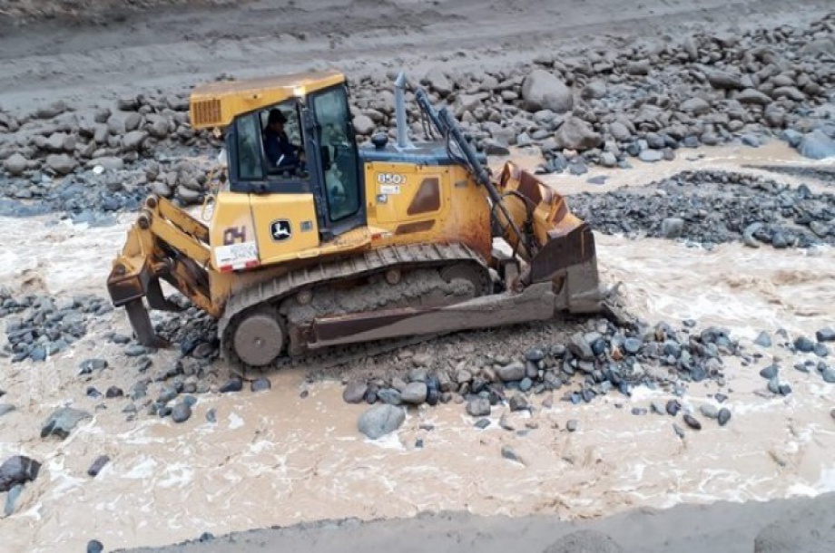 Trabajos de encauzamiento del río Caplina