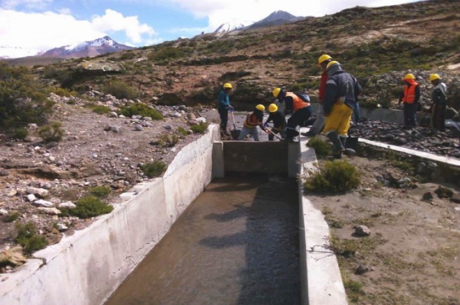 Huaico y lluvias afectan canal Cano Salado