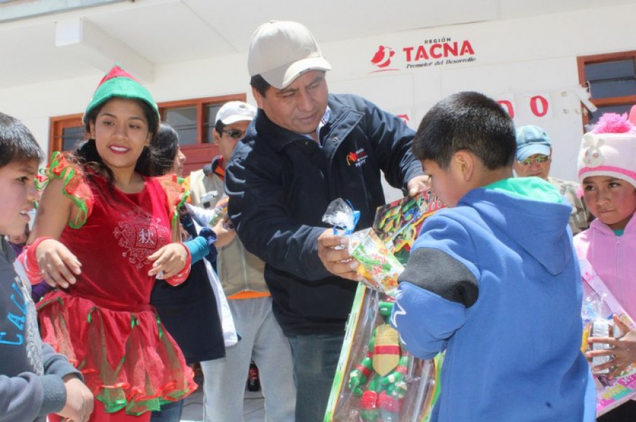 PET y Gobierno Regional llevan la navidad a la zona andina