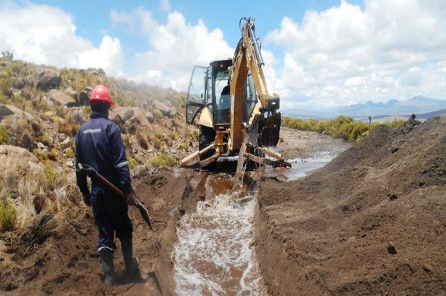 PET efectúa trabajos de descolmatación y limpieza en Infraestructura Hidráulica