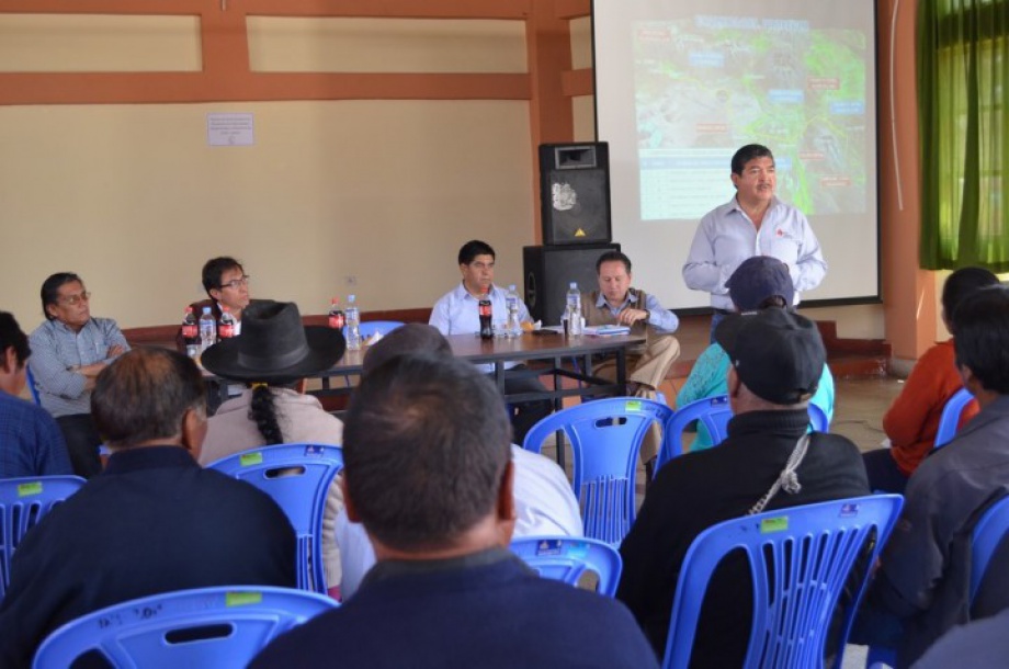 Pobladores de la Comunidad Campesina de Kovire participan en reunión de trabajo
