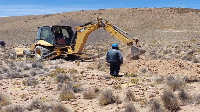 PET realiza trabajos de rehabilitación y mejoramiento de regadío de pastizales de la zona alto andina