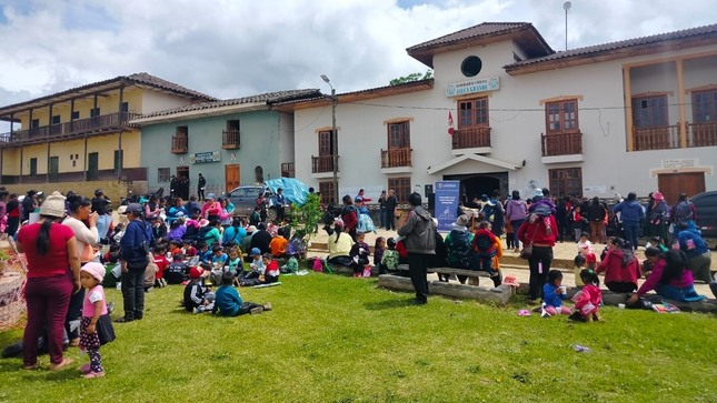 Chocolatada navideña "Compartamos juntos la magia de la Navidad" sigue llegando a más pueblos de Chachapoyas