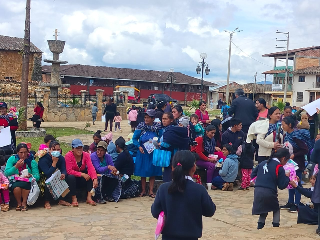 Chocolatada navideña "Compartamos juntos la magia de la Navidad" sigue llegando a más pueblos de Chachapoyas