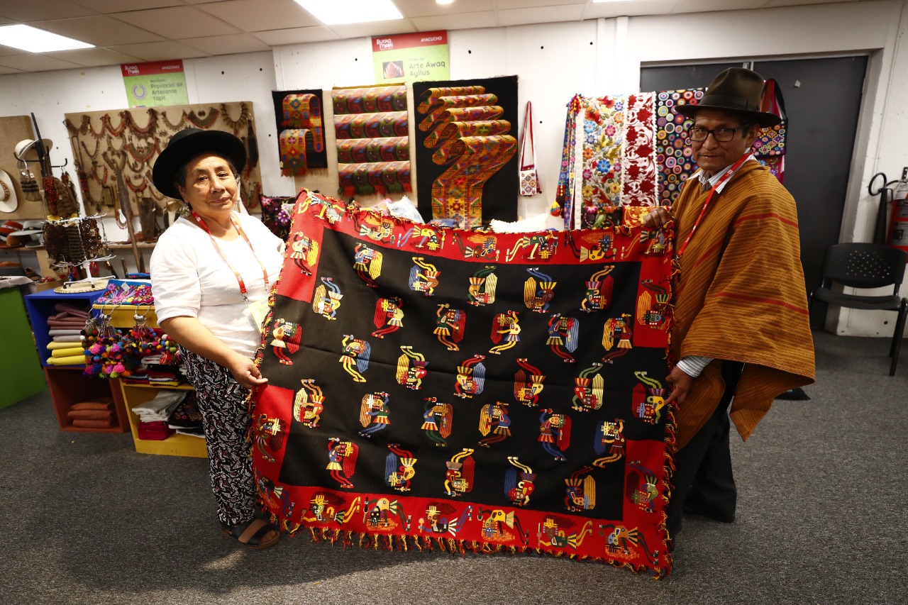 Arte textil hecho a mano es el regalo perfecto para esta navidad