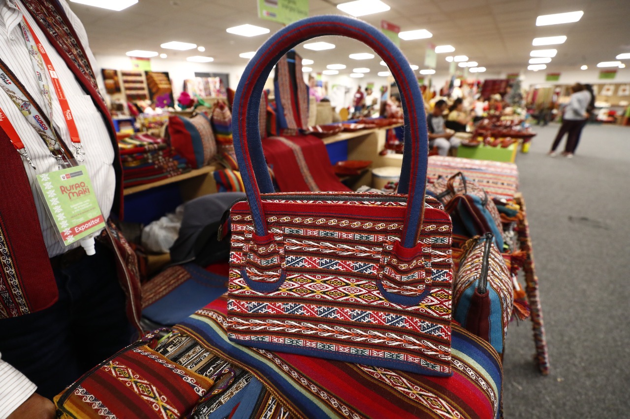 Arte textil hecho a mano es el regalo perfecto para esta navidad