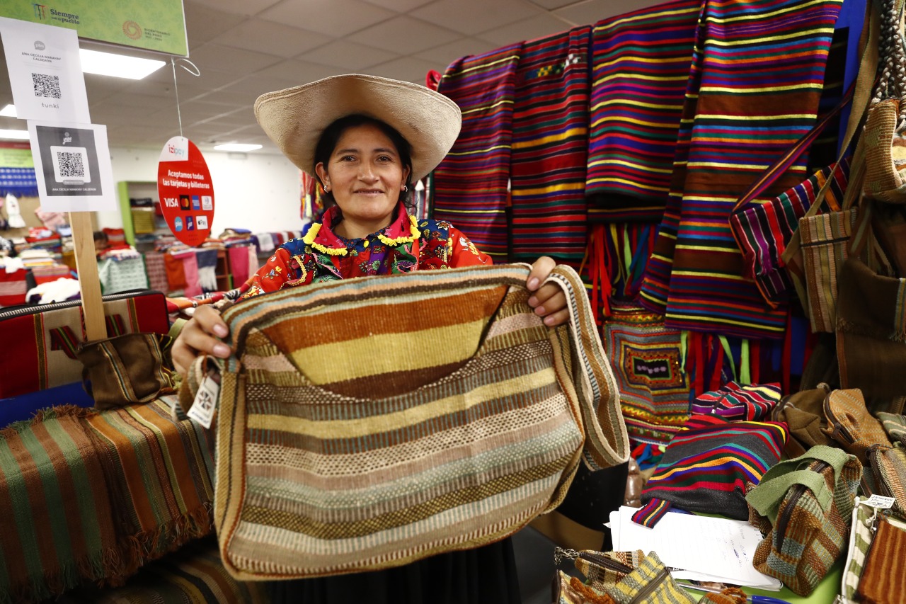 Arte textil hecho a mano es el regalo perfecto para esta navidad