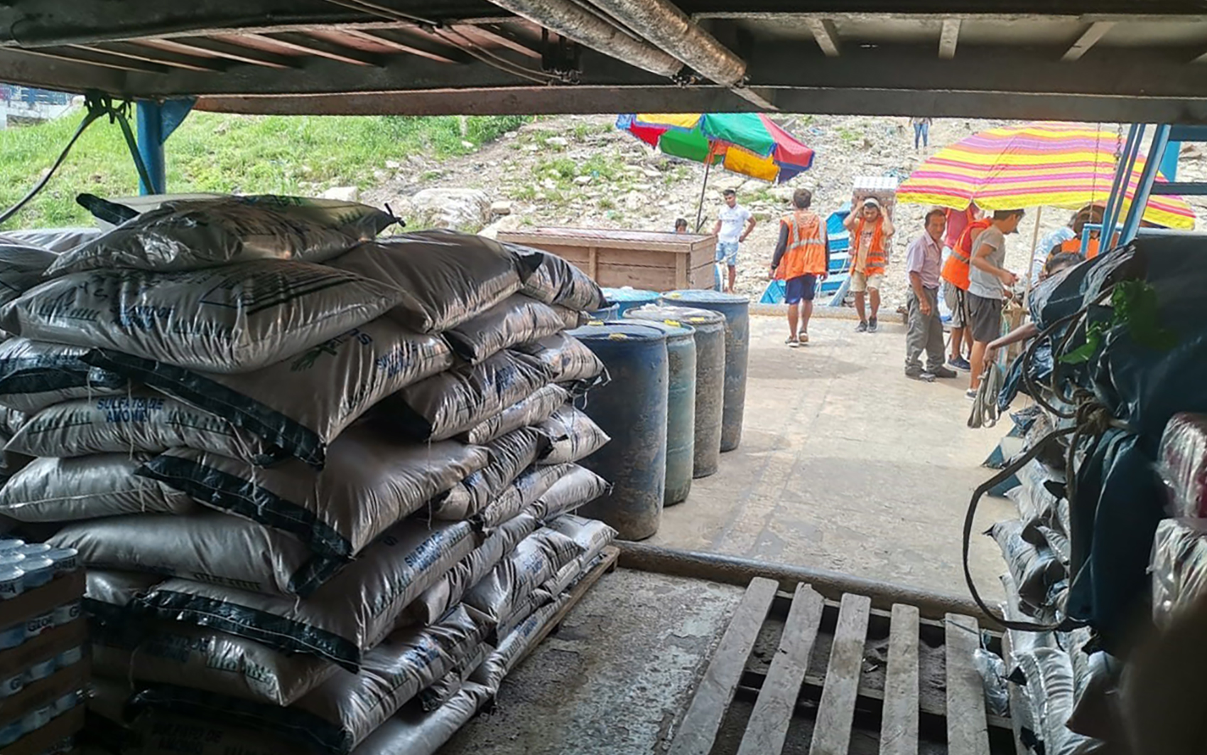 Loreto: PNP decomisa 16 toneladas de insumos químicos destinados al narcotráfico