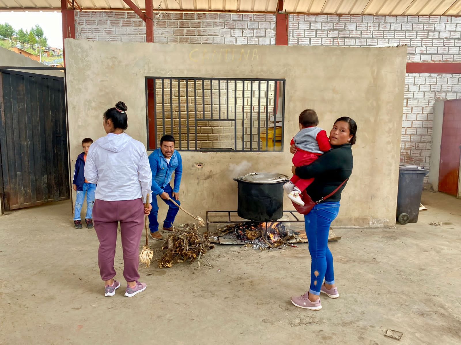 Chocolatada navideña "Compartamos juntos la magia de la Navidad" llegó a barrios populares de Chachapoyas