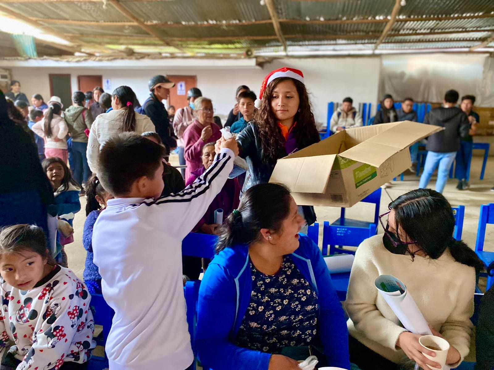 Chocolatada navideña "Compartamos juntos la magia de la Navidad" llegó a barrios populares de Chachapoyas