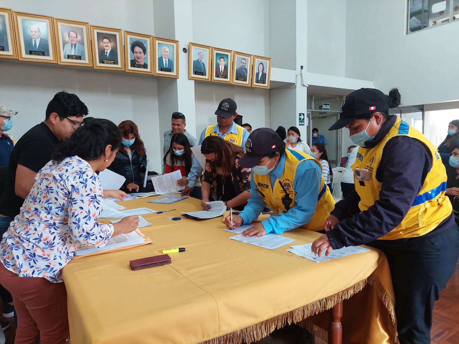 Trabajadores municipales recibieron adendas de contrato indeterminado según Ley N°31131
