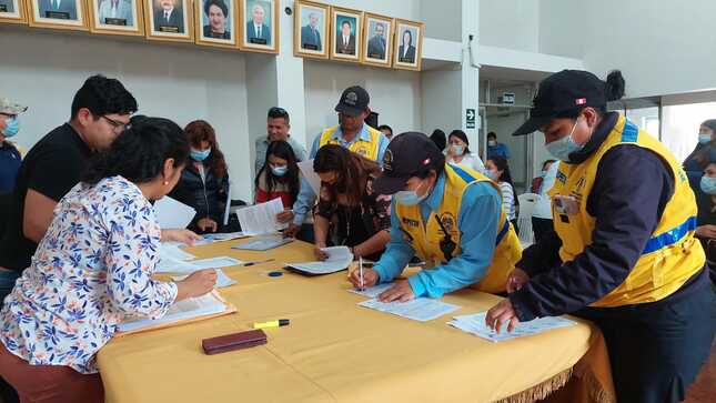 Trabajadores municipales recibieron adendas de contrato indeterminado según Ley N°31131