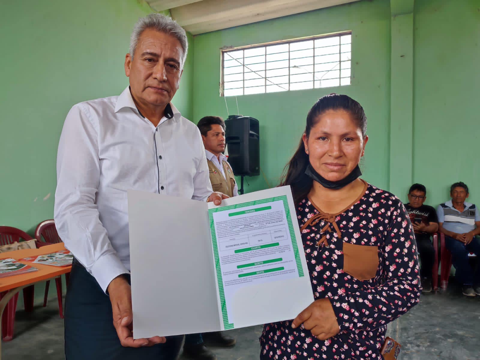 Entrega de títulos de propiedad en C.P. Konosuke