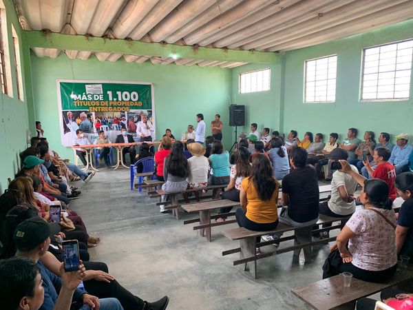 Entrega de títulos de propiedad en C.P. Konosuke
