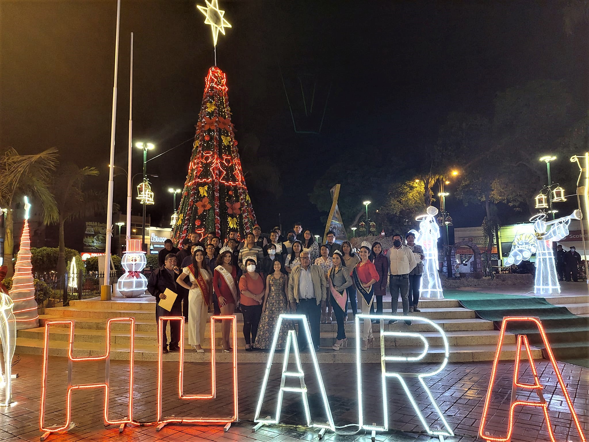 En la Plaza de Armas de Huaral se realizó el encendido del árbol navideño y pesebre